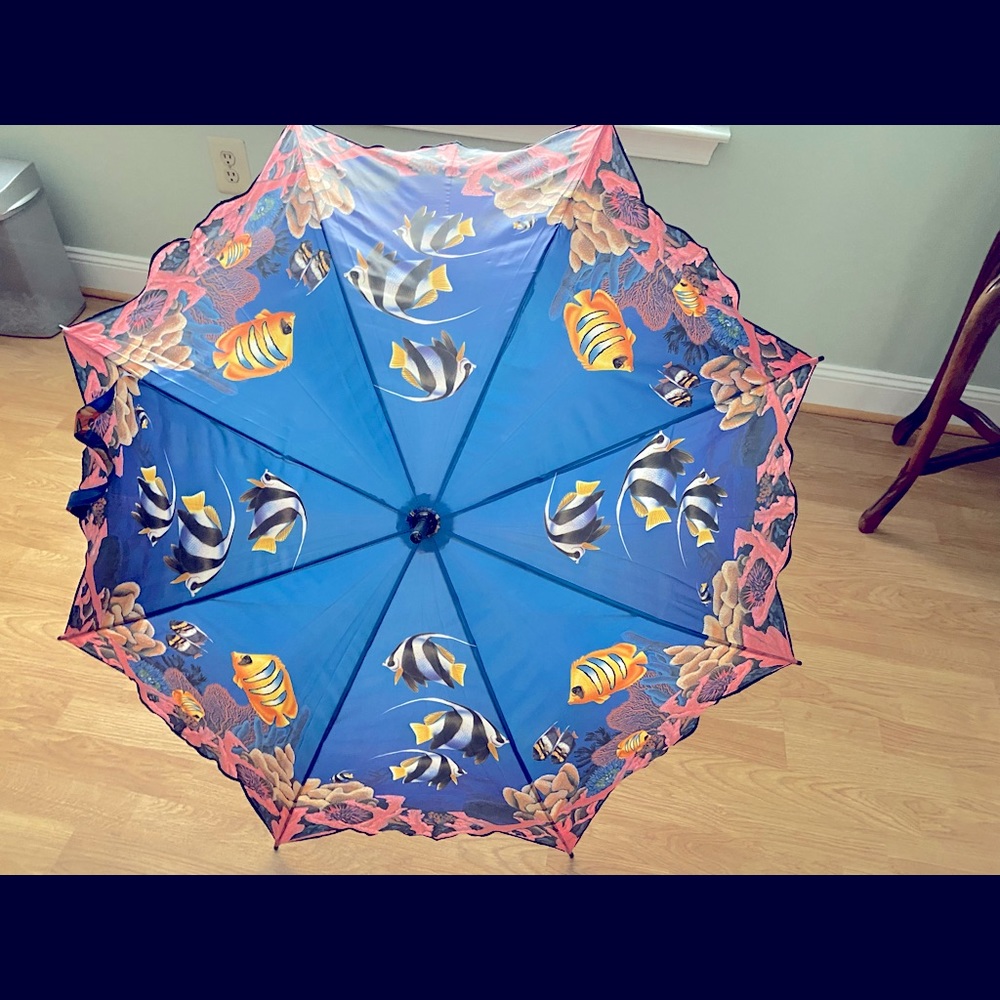 BEAUTIFUL aquatic umbrella!!